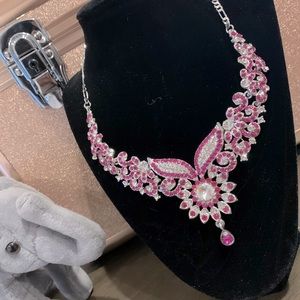 Glamorous statement necklace